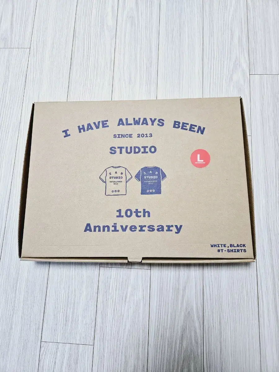 iab studio 10주년 반팔 L사이즈 흰색 검은색 팝니다